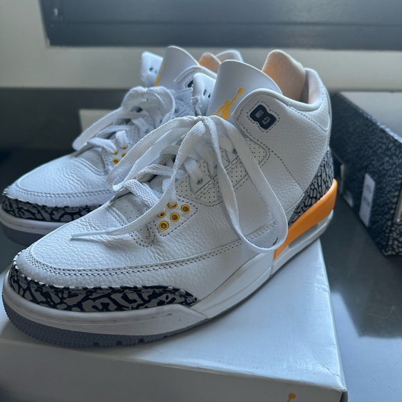 Women’s Air Jordan 3 Retro - Picture 5 of 13